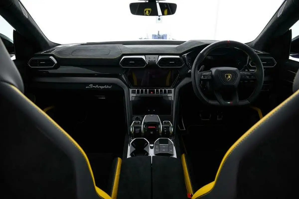 2024-lamborghini-urus-40-no-trim-big-9