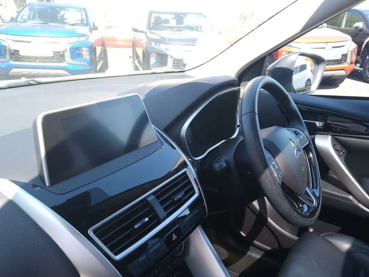 2020-mitsubishi-eclipse-cross-15-black-big-51