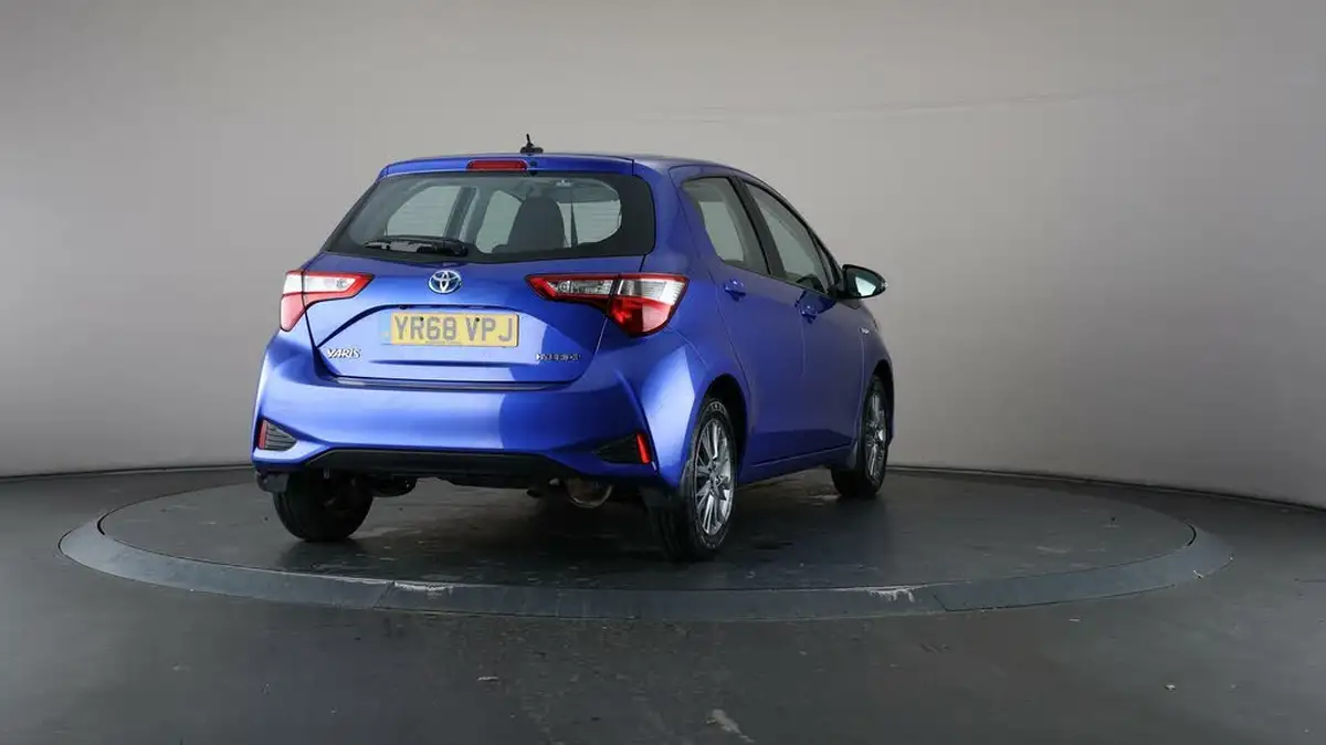 2018-toyota-yaris-15-vvt-i-icon-hybrid-big-69