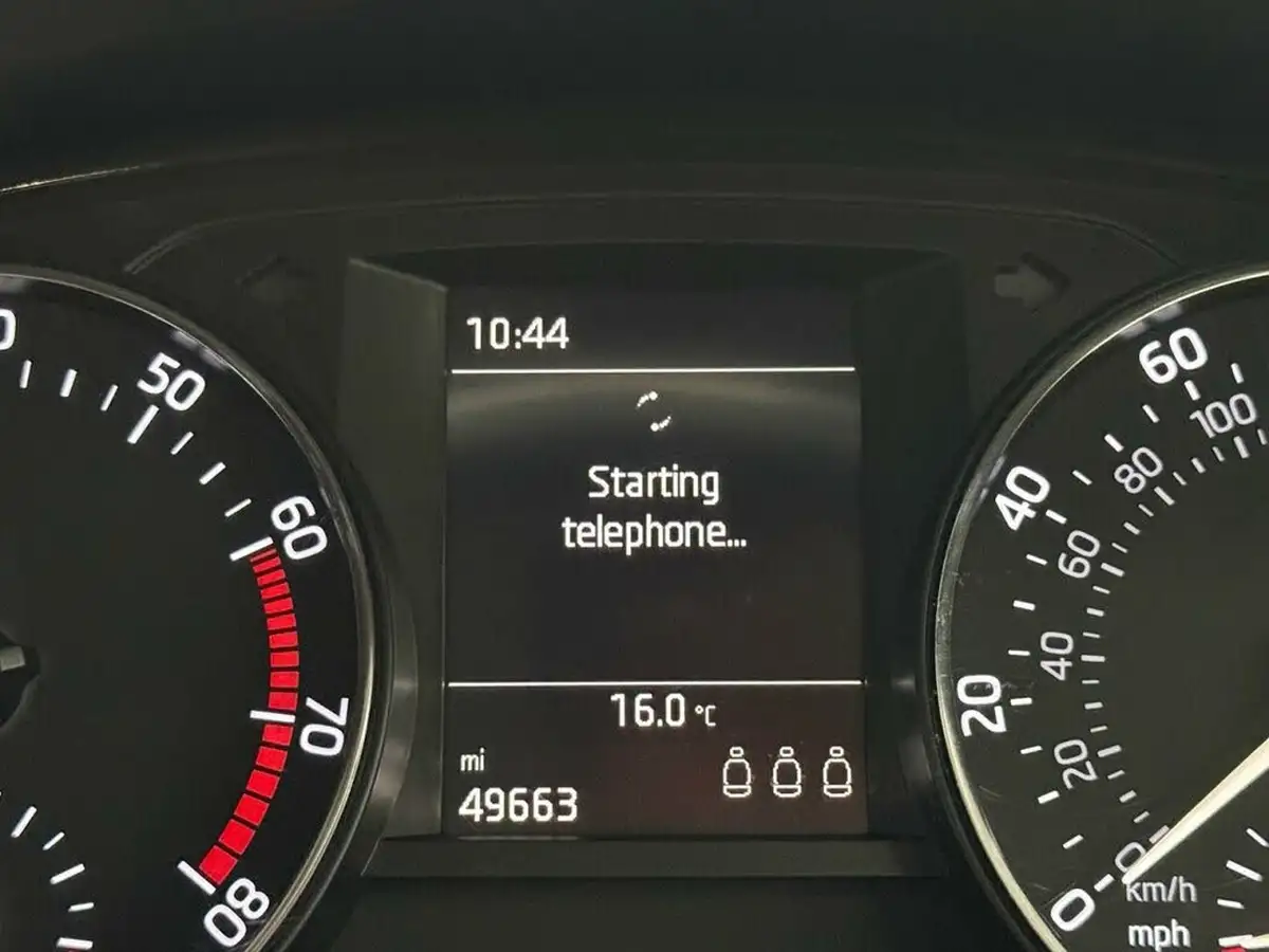 2016-skoda-fabia-12-tsi-colour-edition-big-20