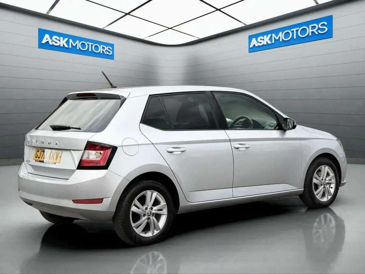 2020-skoda-fabia-10-tsi-se-95ps-hatchback-big-4