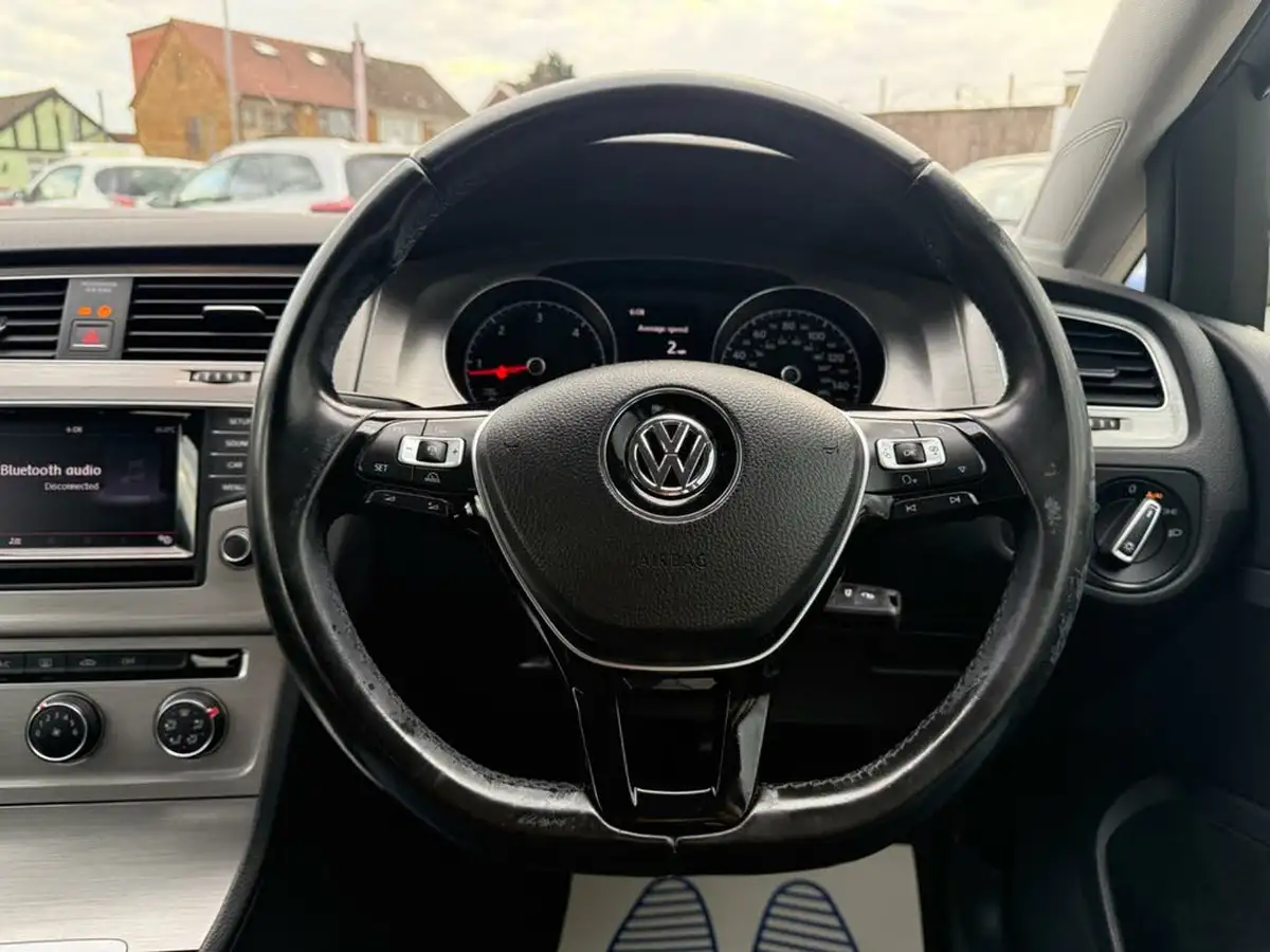 2015-volkswagen-golf-16tdi-match-105ps-bmt-ss-5d-big-37