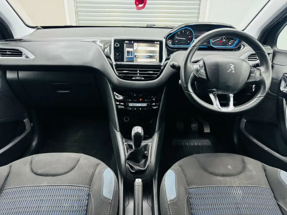 2013-peugeot-208-14td-allure-14hdi-5d-big-26