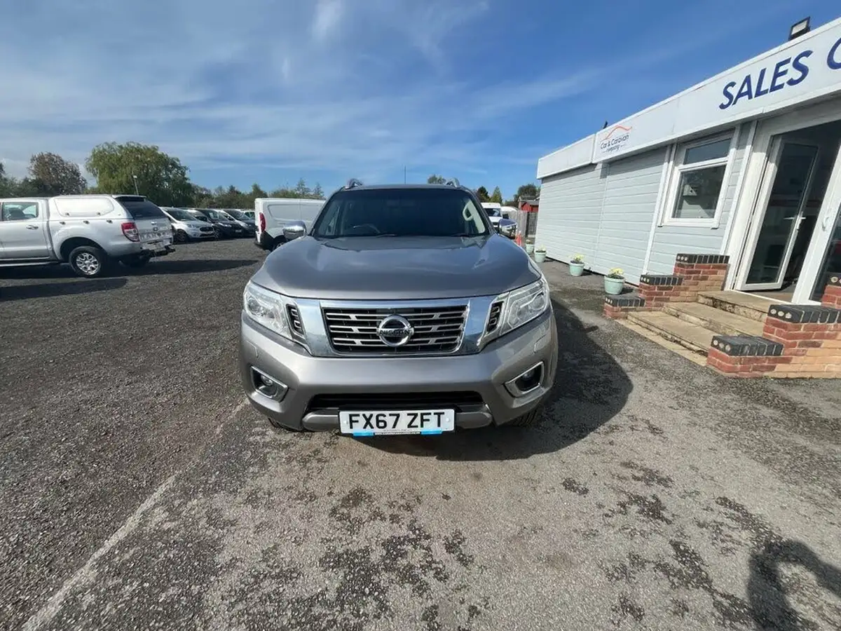 2017-nissan-navara-23dci-tekna-auto-big-1