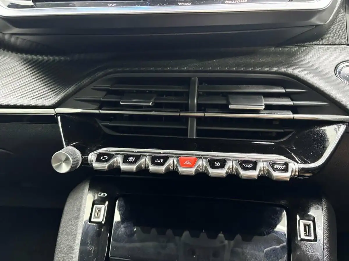 2020-peugeot-208-12-puretech-allure-100bhp-big-20