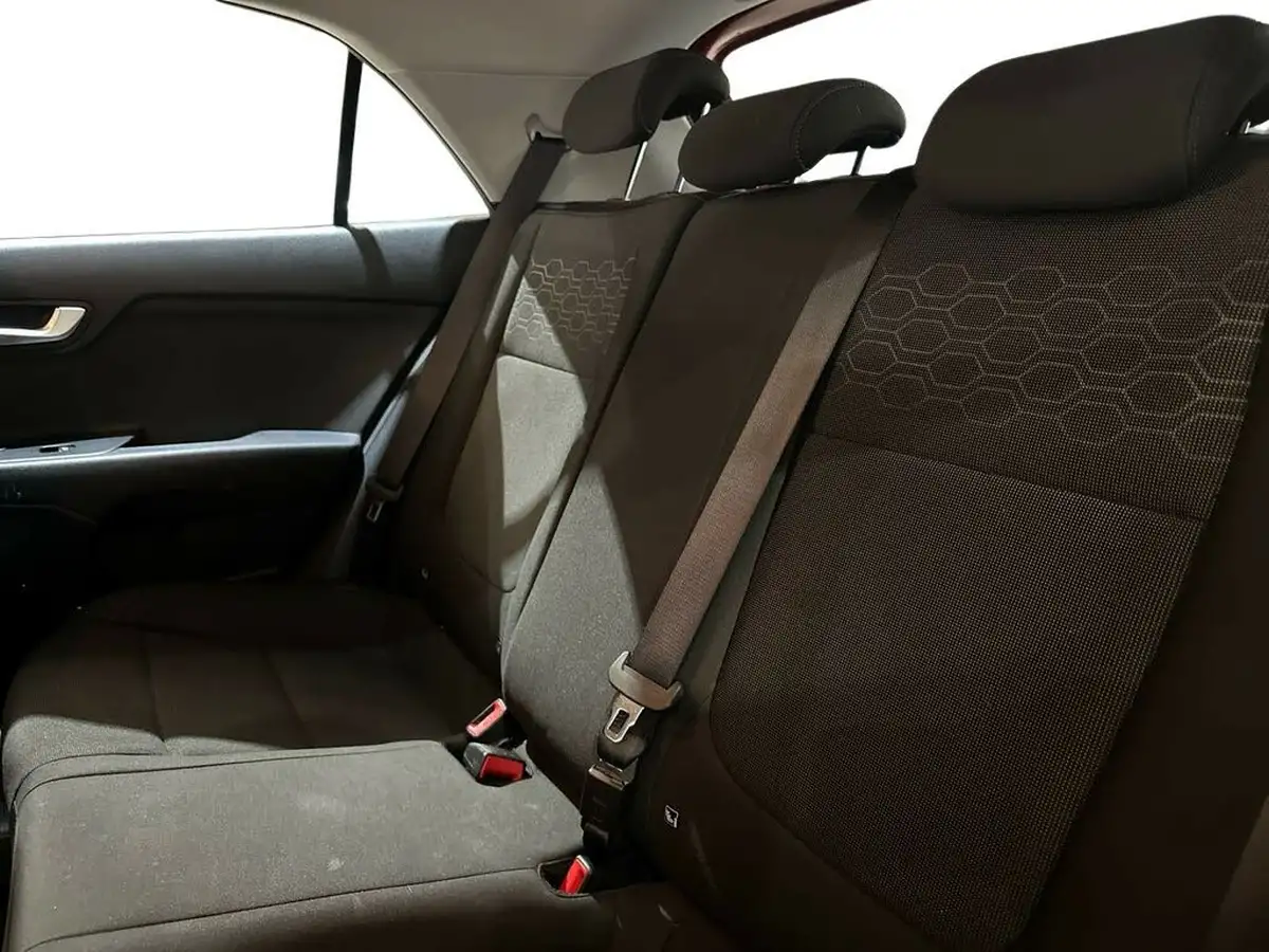 2022-kia-rio-10-t-gdi-2-big-21