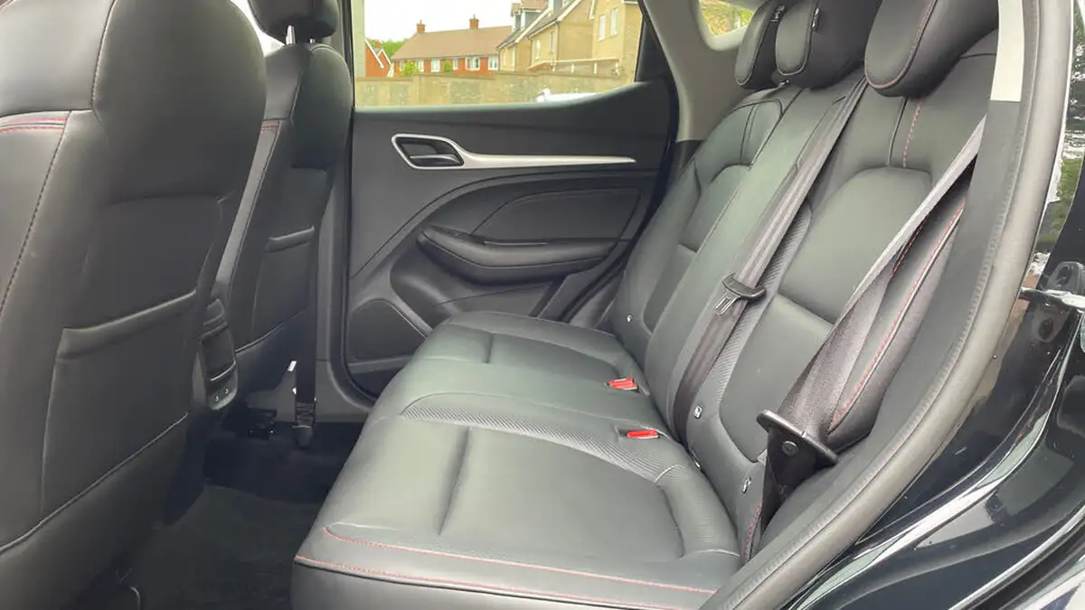 2024-mg-zs-suv-10t-gdi-exclusive-big-13
