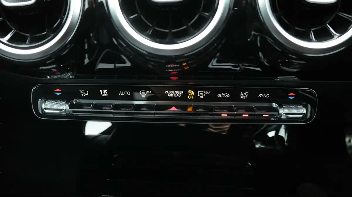 2019-mercedes-benz-a-class-20d-a200d-amg-line-hatchback-5d-big-11