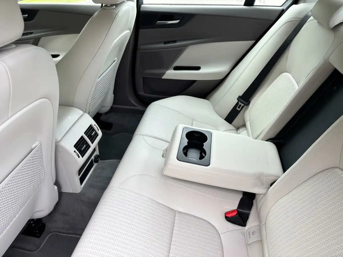 2018-jaguar-xe-20d-portfolio-180ps-1999cc-auto-big-9