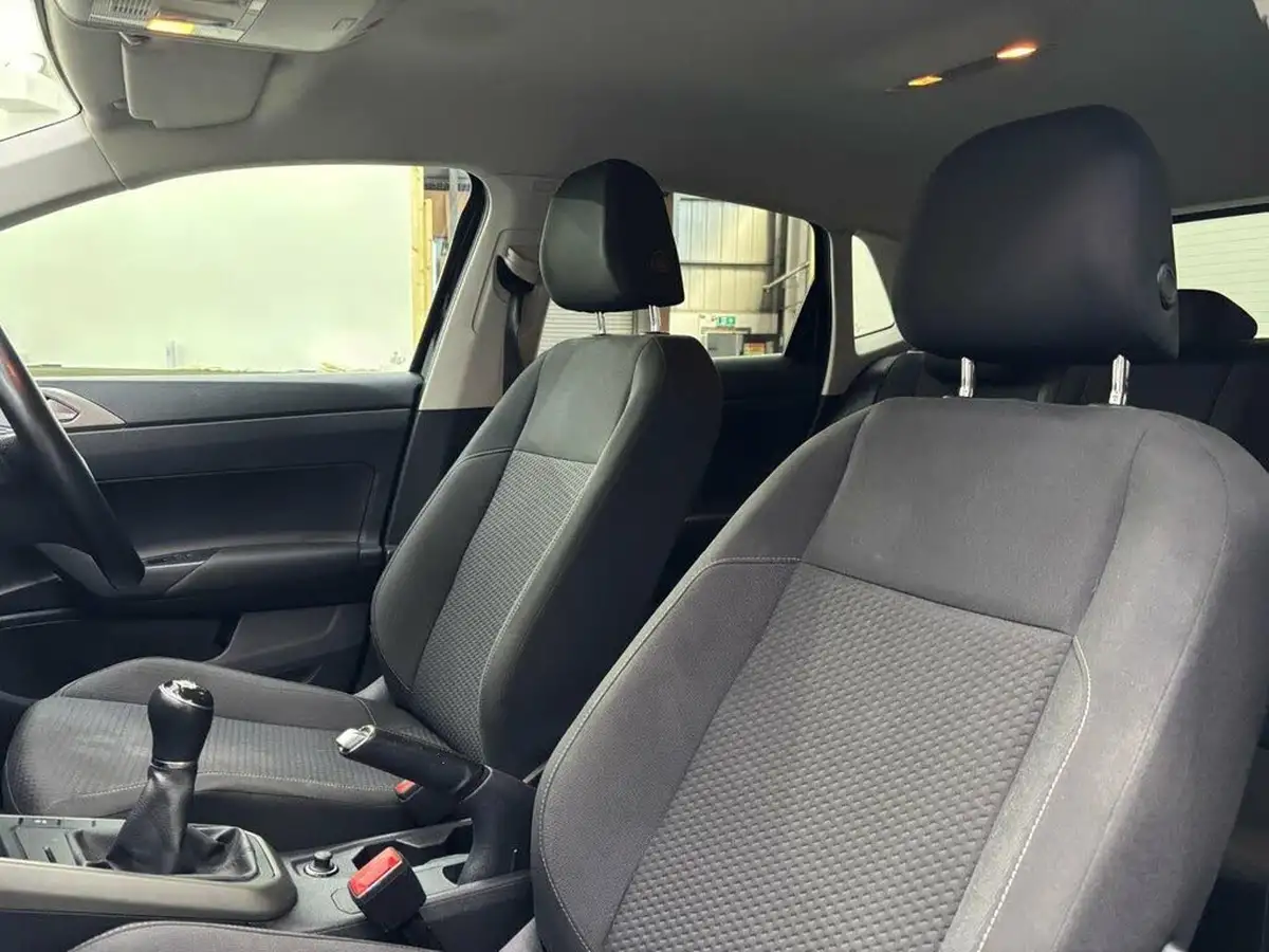 2021-volkswagen-polo-10-tsi-match-big-15