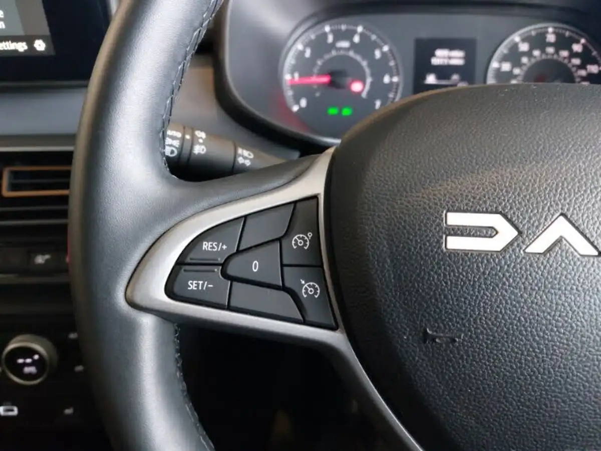 2024-dacia-sandero-stepway-10-tce-extreme-90bhp-big-9