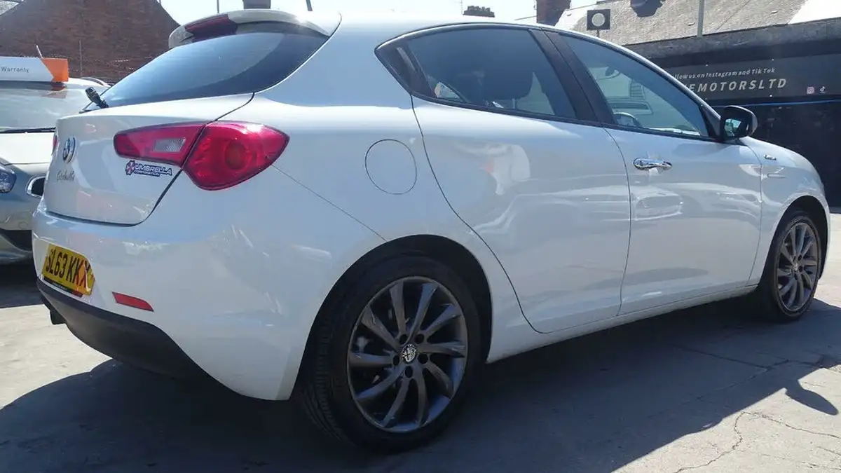 2013-alfa-romeo-giulietta-14-collezione-multiair-170bhp-big-11