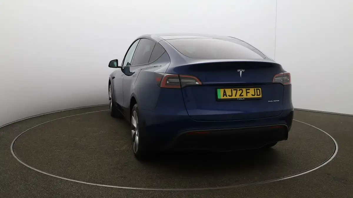 2022-tesla-model-y-e-long-range-big-60