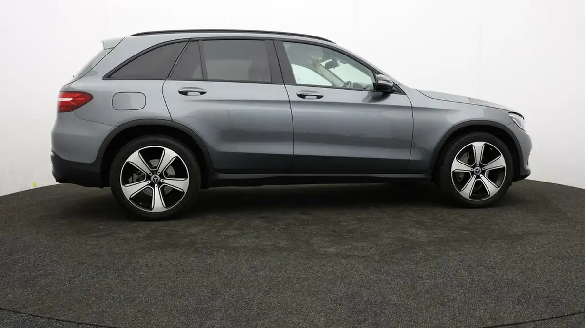 2018-mercedes-benz-glc-class-21d-glc220d-urban-edition-big-37