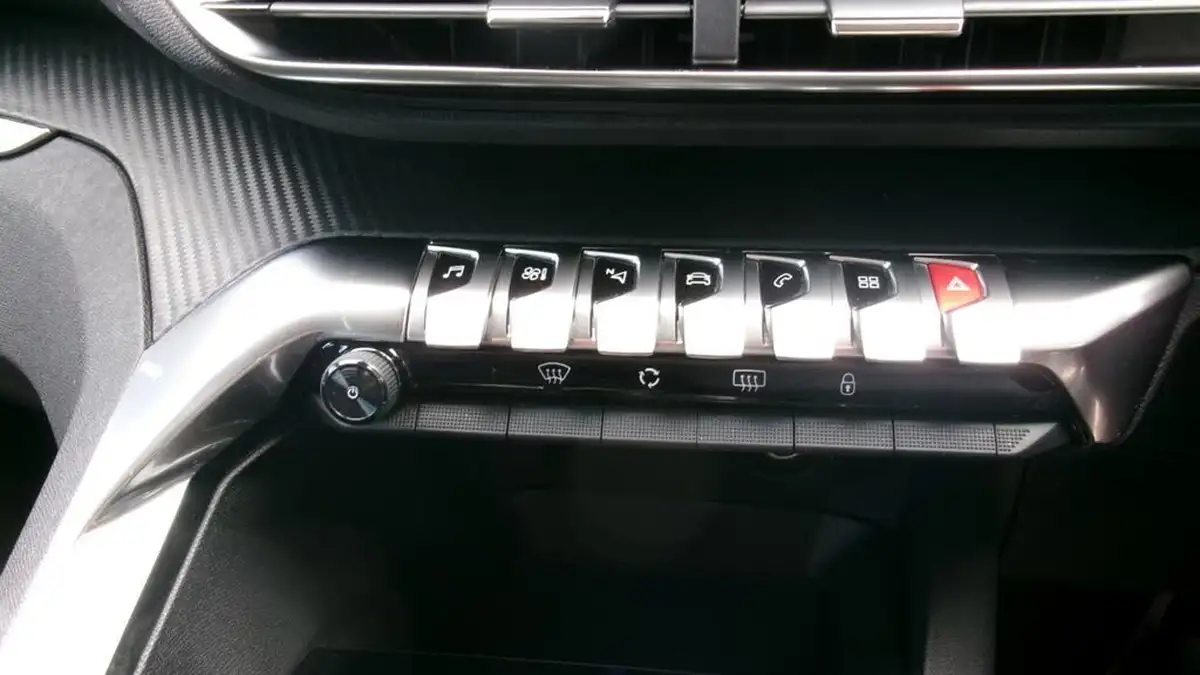2019-peugeot-3008-suv-15-bluehdi-active-eat8-big-16