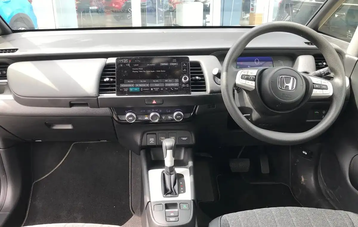 2022-honda-jazz-15-i-mmd-sr-109ps-big-3