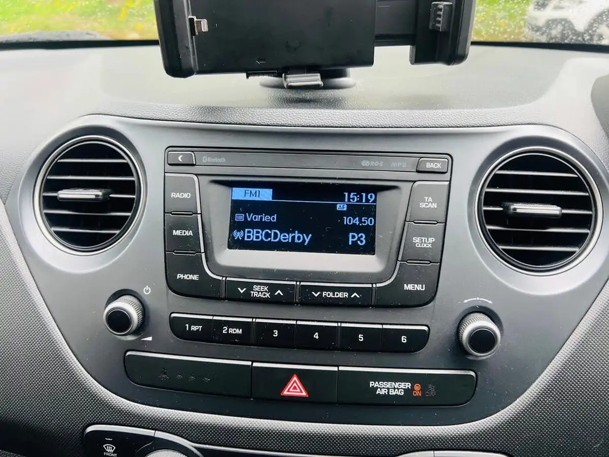 2017-hyundai-i10-10-premium-big-10