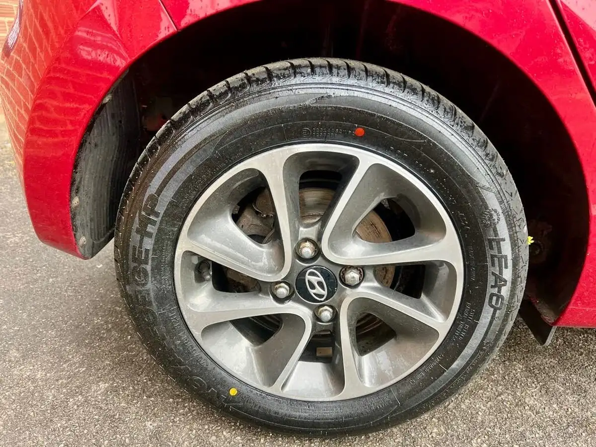 2017-hyundai-i10-10-premium-big-38
