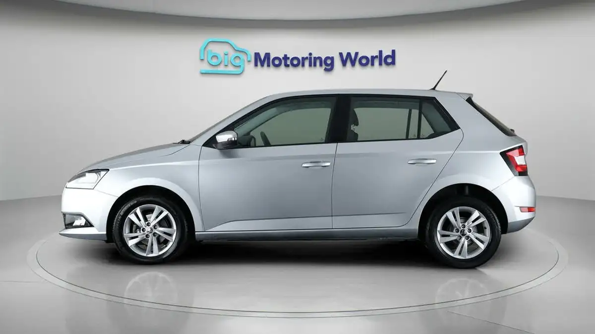 2019-skoda-fabia-10-mpi-se-60ps-hatchback-big-4