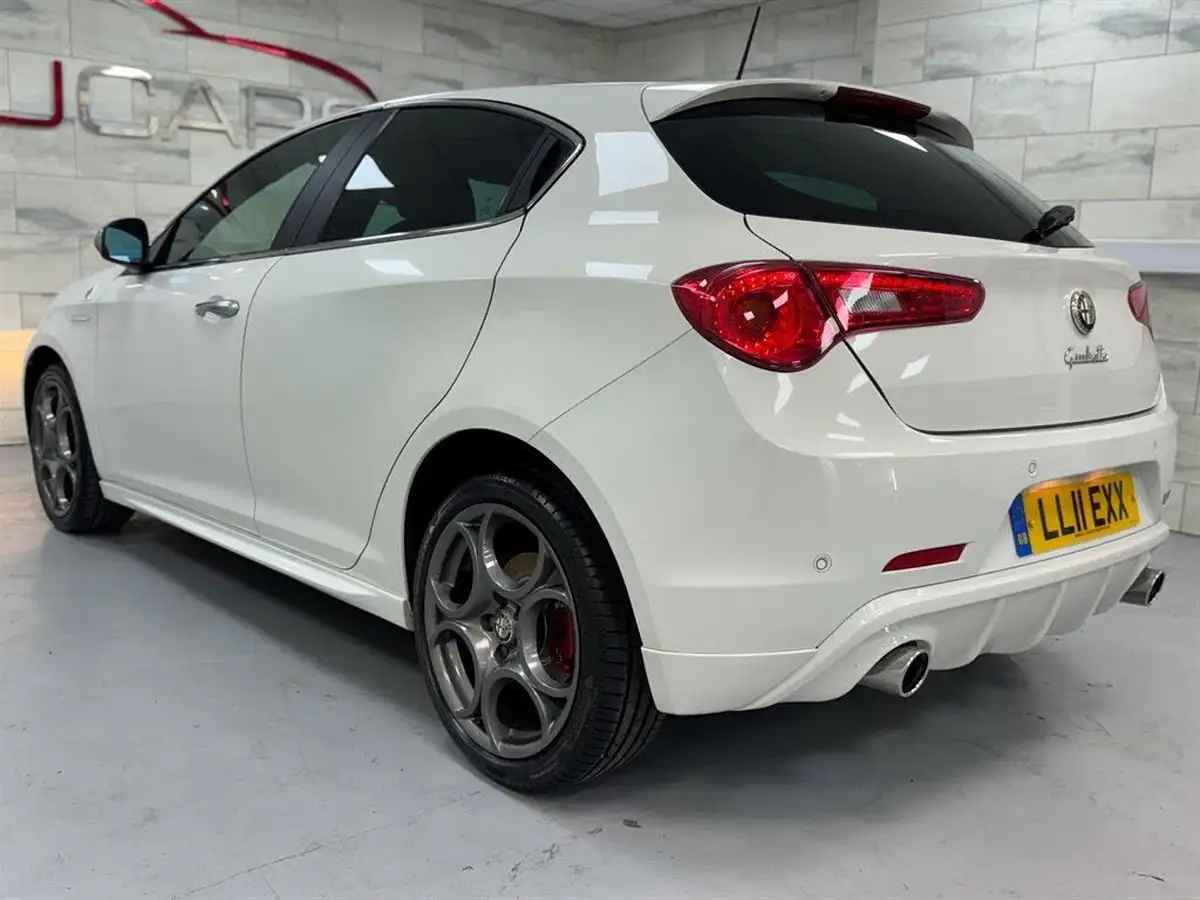 2011-alfa-romeo-giulietta-14-veloce-multiair-170bhp-big-11