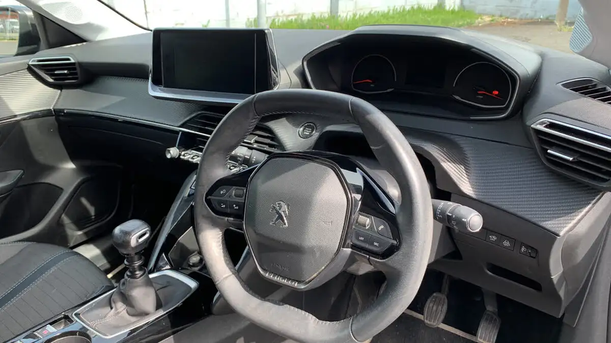 2021-peugeot-208-12-puretech-allure-100bhp-big-10