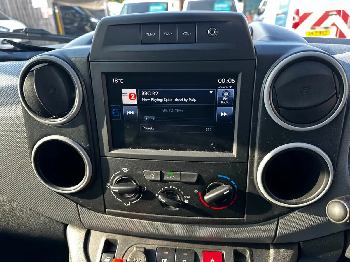 2018-peugeot-partner-16bluehdi-professional-l1-stop-start-big-18