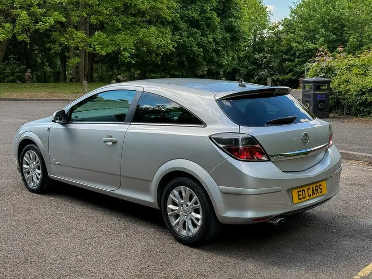 2011-vauxhall-astra-16-sri-16v-vvt-sport-hatch-3d-big-6