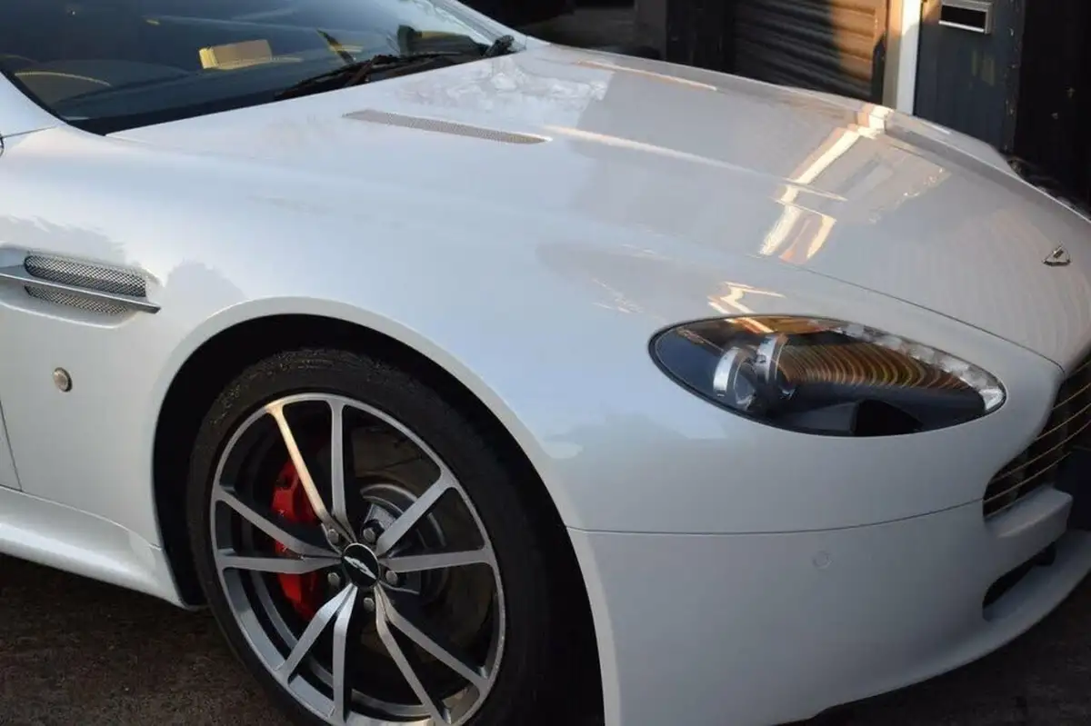 2010-aston-martin-vantage-47-coupe-sportshift-big-8