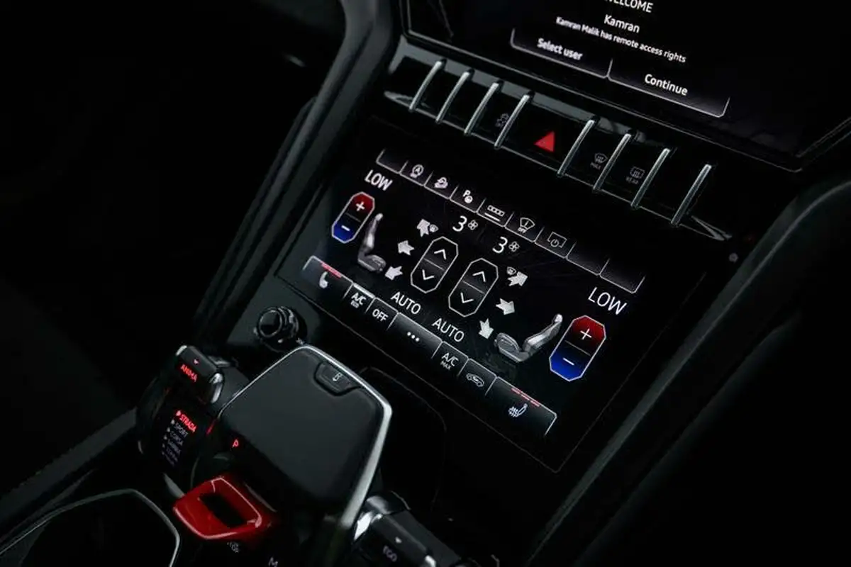 2023-lamborghini-urus-40-no-trim-big-10