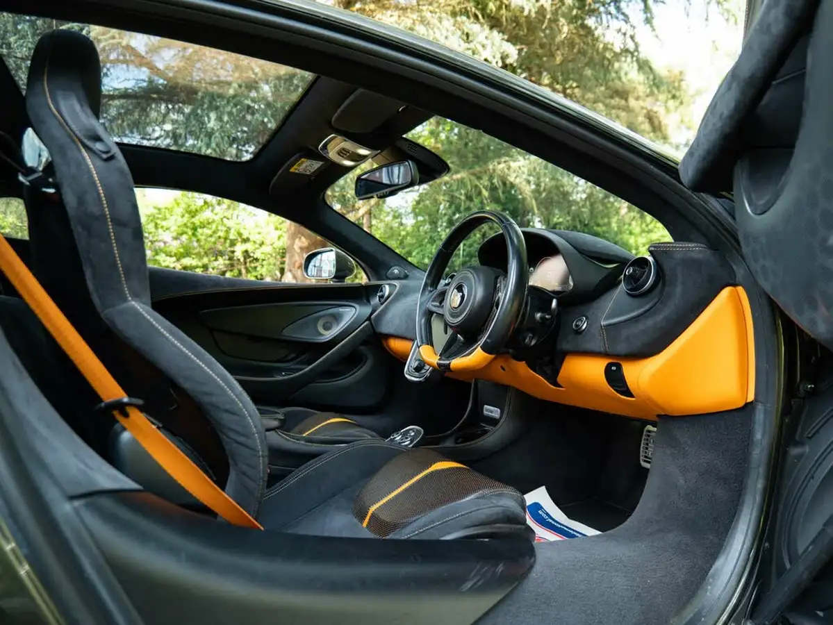 2017-mclaren-570gt-38-big-11