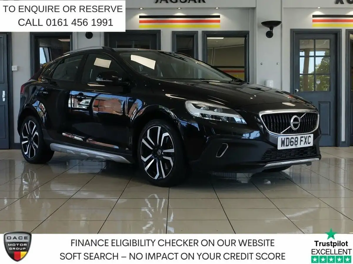 2018-volvo-v40-15-t3-cross-country-pro-big-0
