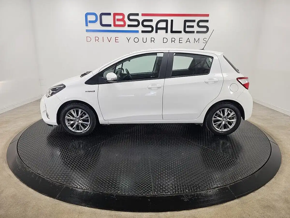 2017-toyota-yaris-15-vvt-i-icon-tech-98bhp-hybrid-1497cc-e-cvt-big-13