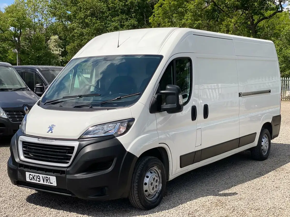 2019-peugeot-boxer-20-bluehdi-professional-335-l3-h2-big-2