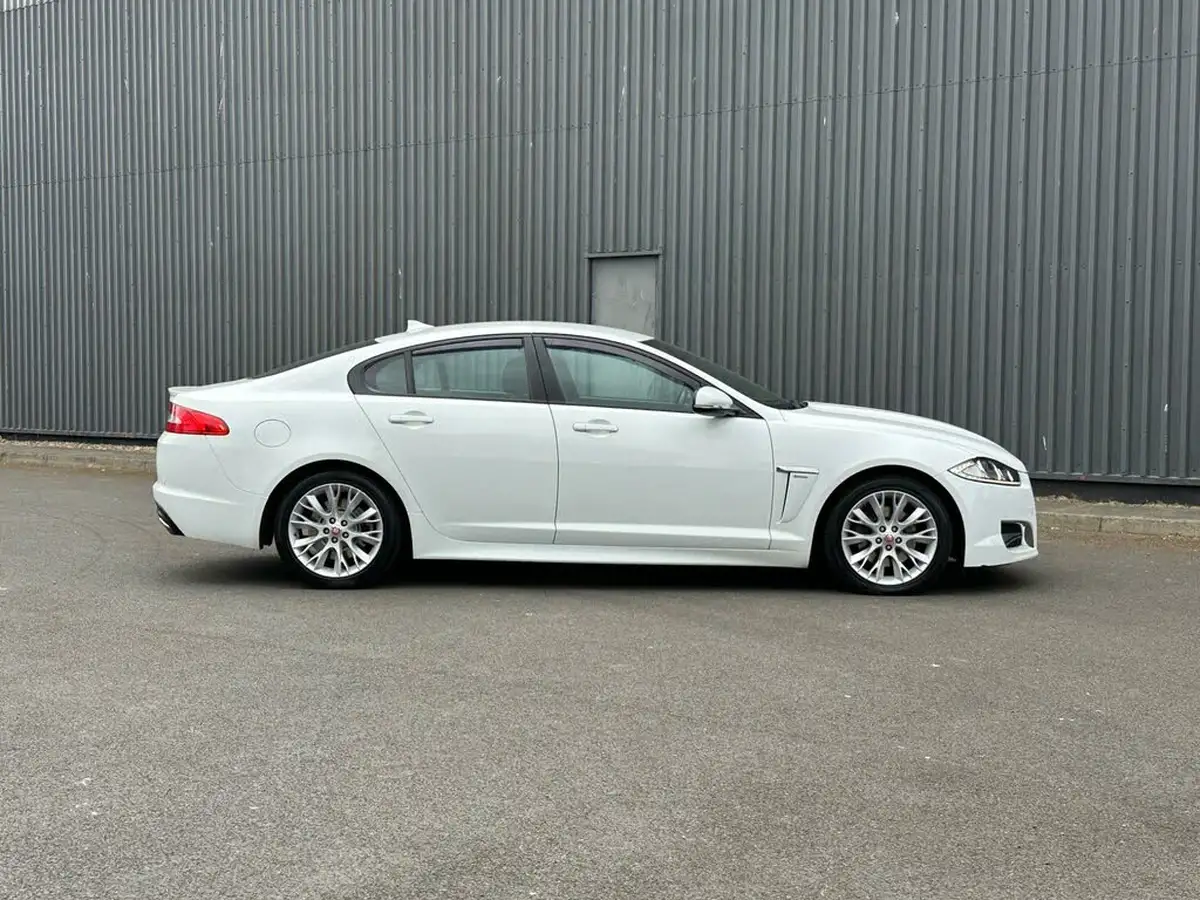 2014-jaguar-xf-22td-r-sport-200ps-saloon-4d-big-2