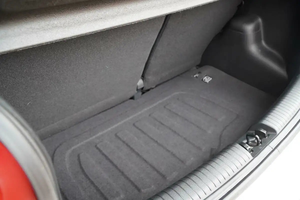 2014-hyundai-i10-10-premium-big-44