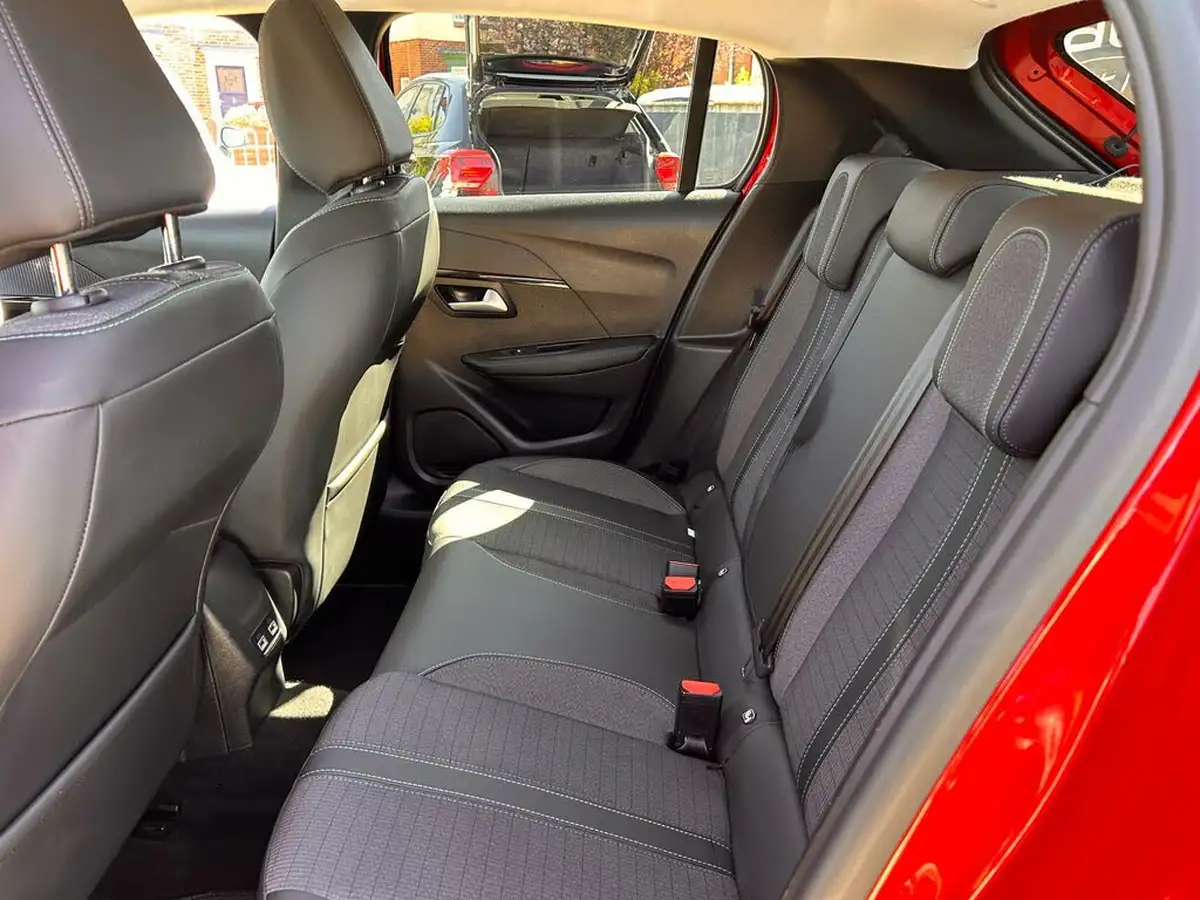 2021-peugeot-208-12-puretech-allure-premium-100bhp-big-18