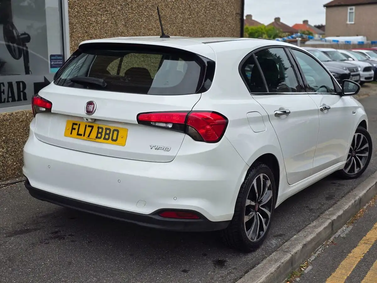 2017-fiat-tipo-14-tjet-lounge-hatchback-big-6