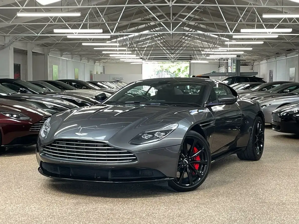 2017-aston-martin-db11-52-v12-big-6