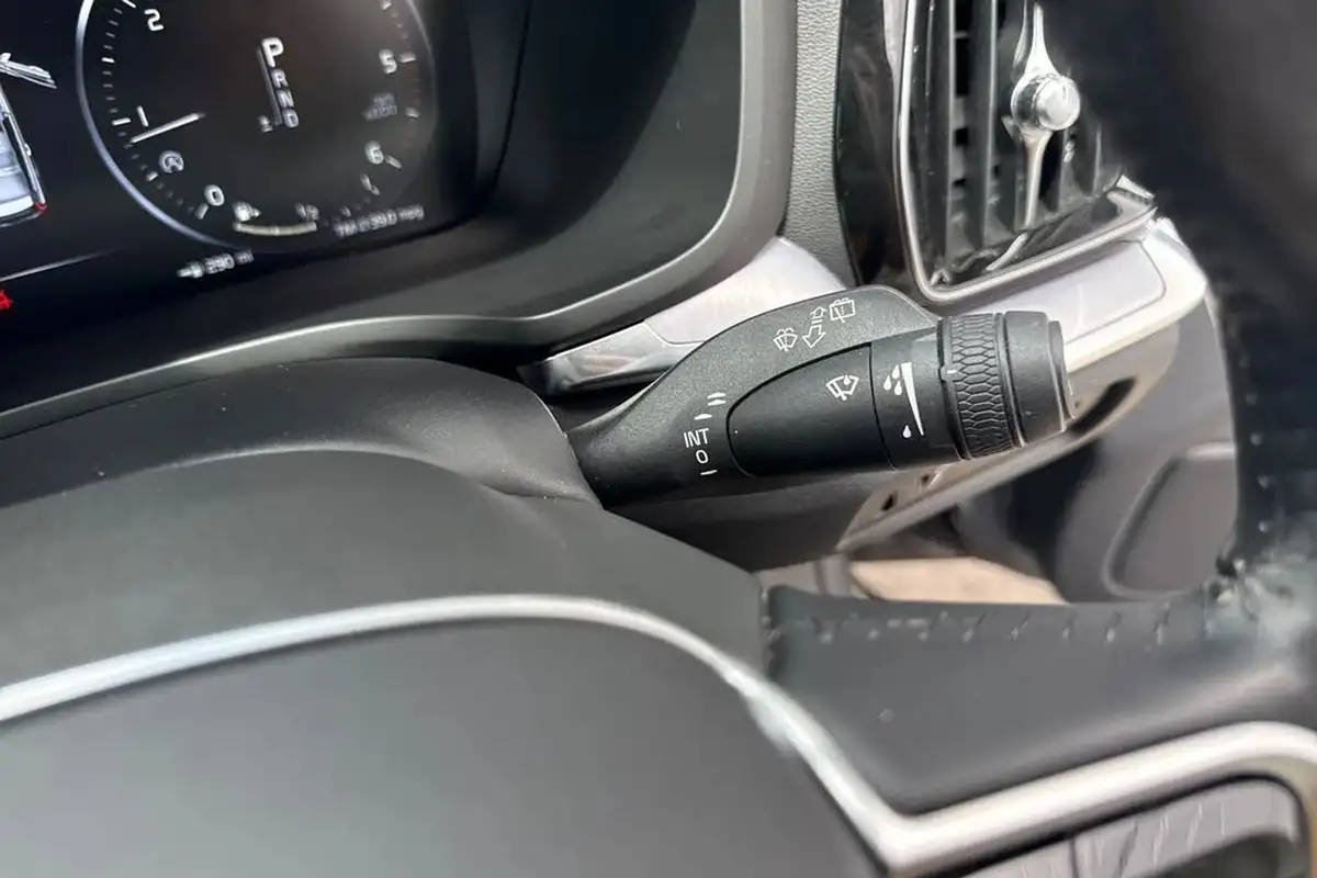 2019-volvo-v60-20td-d4-cross-country-big-53
