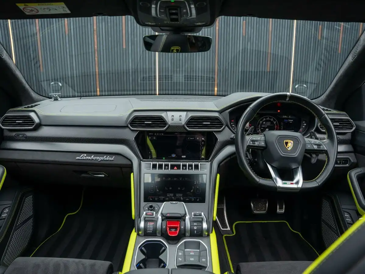2022-lamborghini-urus-40-no-trim-big-61