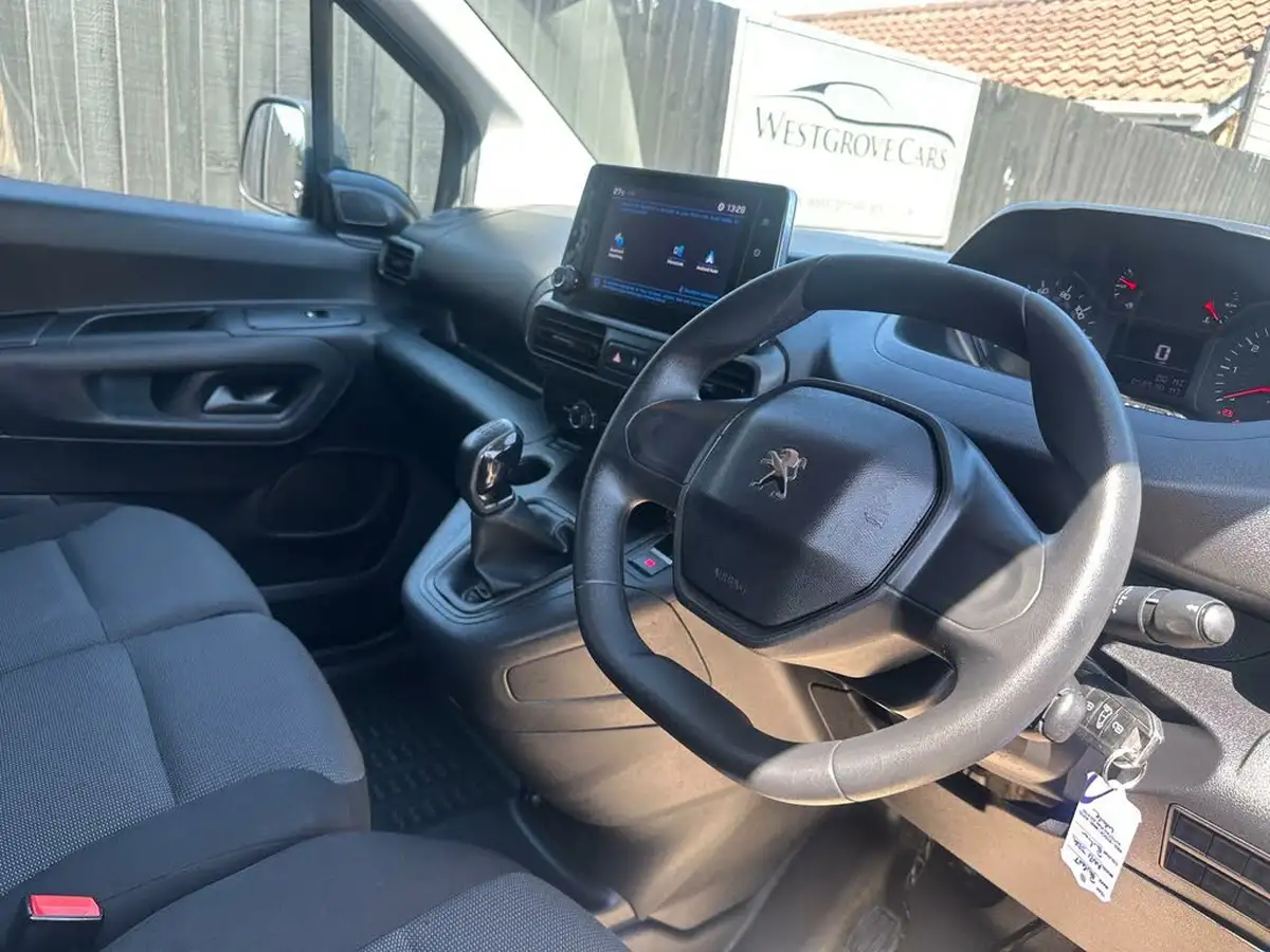 2021-peugeot-partner-15-bluehdi-1000-professional-100ps-eu6dt-panel-big-17