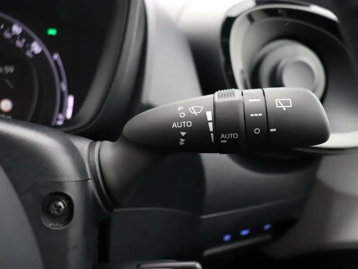 2024-toyota-aygo-x-10-vvt-i-edge-big-40
