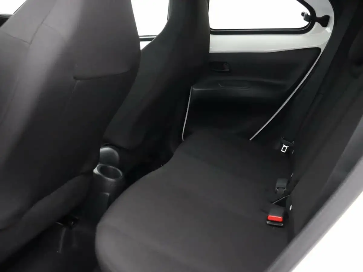2024-toyota-aygo-x-10-vvt-i-edge-big-16