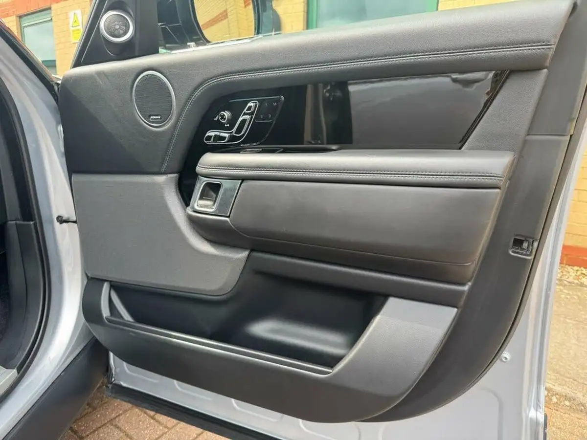 2018-land-rover-range-rover-30tdv6-vogue-big-38
