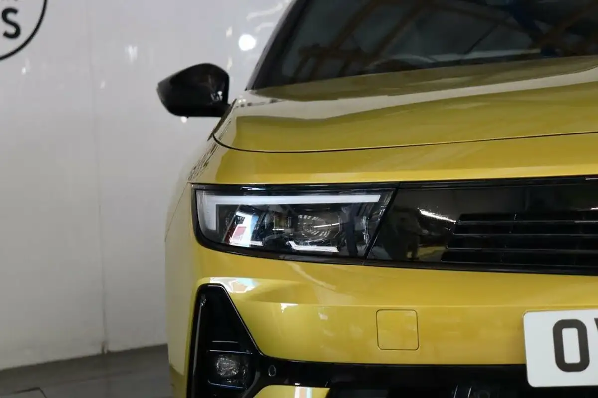 2022-vauxhall-astra-12-turbo-ultimate-auto-big-11