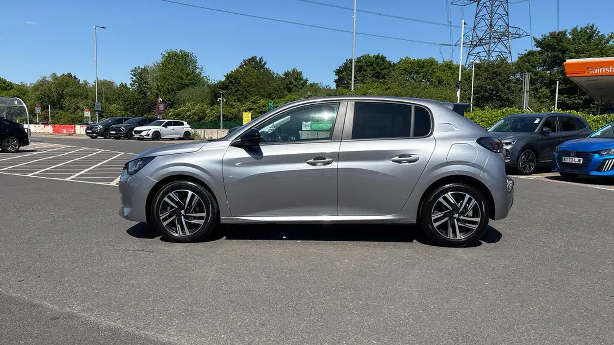 2023-peugeot-208-12-puretech-active-premium-100ps-eat8-big-5