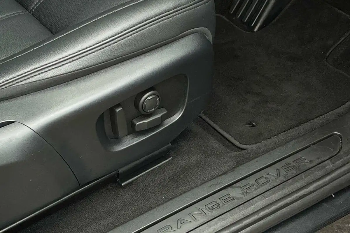 2024-land-rover-range-rover-evoque-15-p300e-s-big-36