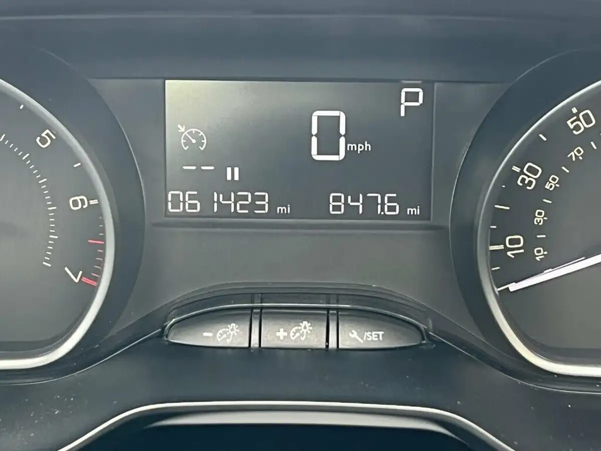 2019-peugeot-2008-suv-12-puretech-active-110bhp-eat6-big-1