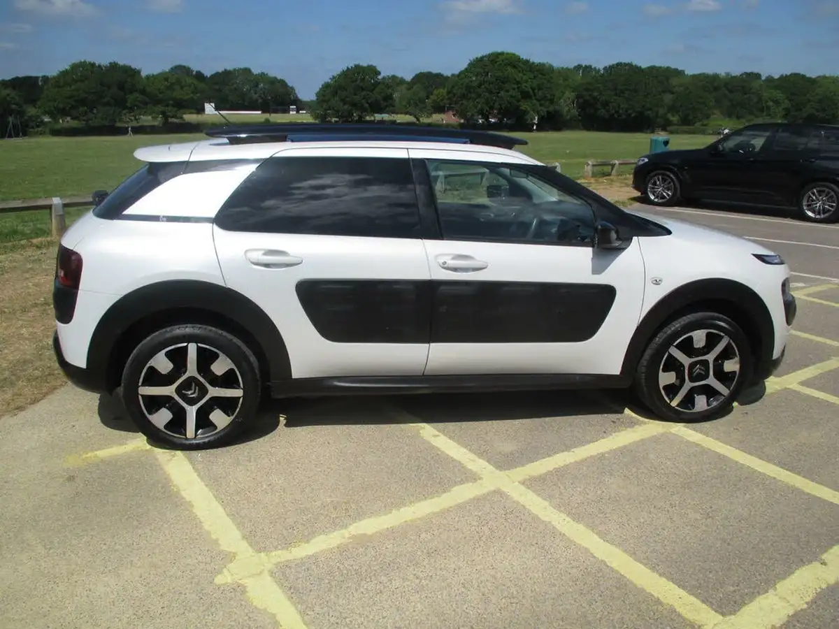 2016-citroen-c4-cactus-16bluehdi-flair-edition-big-7