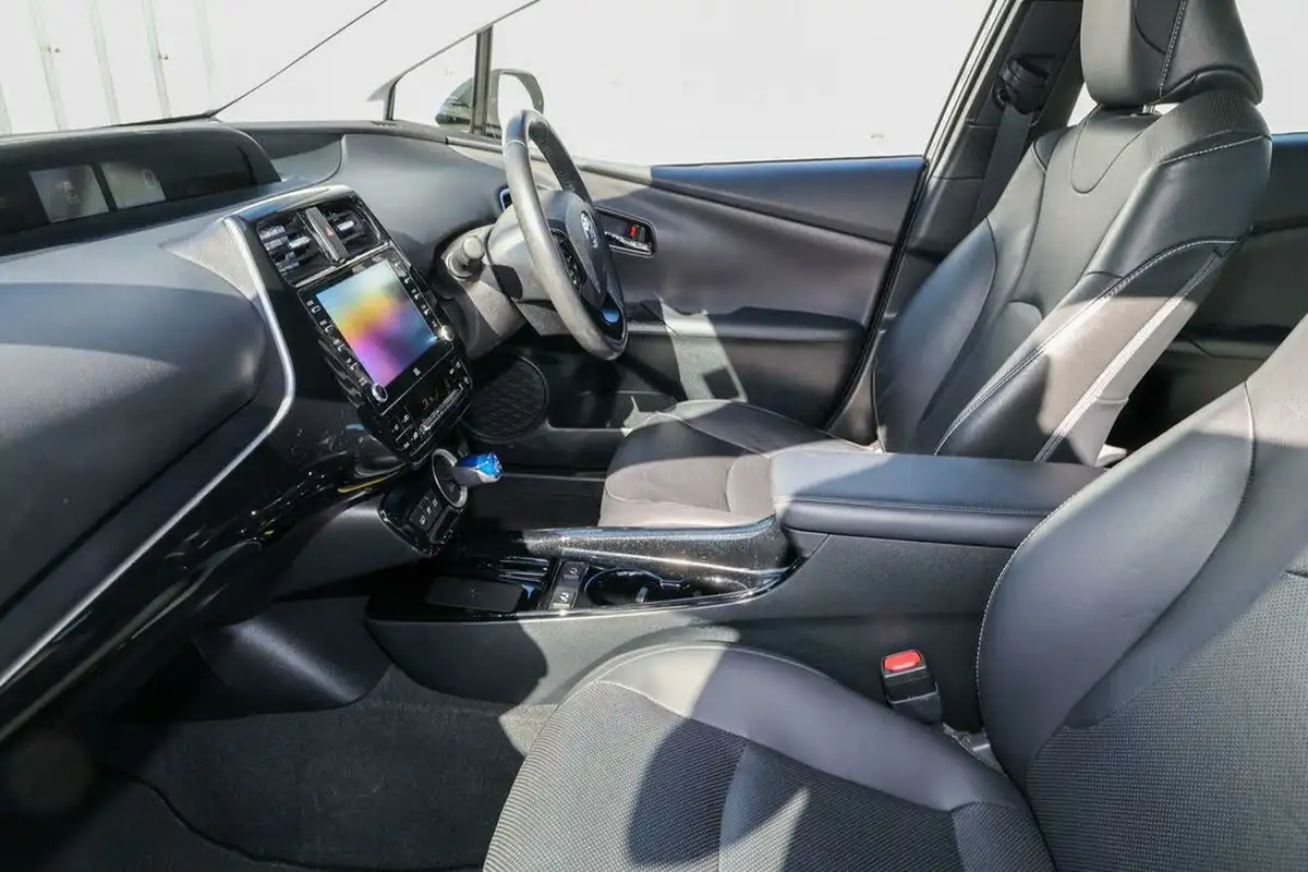 2021-toyota-prius-18-vvt-i-excel-plug-in-e-cvt-big-9